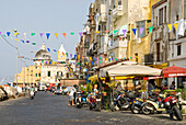 Großer Yachthafen von Sancio Cattolico, Insel Procida, Region Kampanien, Italien, Europa