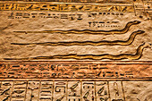 Relief des ägyptischen Schlangengottes Nehebkau, Grabmal des Ramses III, KV11, Tal der Könige, Antikes Theben, UNESCO-Welterbe, Luxor, Ägypten, Nordafrika, Afrika