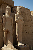 Statuen von Thutmose III., Pylon 7, Tempelkomplex von Karnak, UNESCO-Welterbe, Luxor, Ägypten, Nordafrika, Afrika