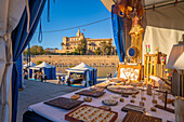 Blick auf die Kathedrale-BasA?lica de Santa Maria de Mallorca vom Passeig MarA?time, Palma de Mallorca, Mallorca, Balearische Inseln, Spanien, Mittelmeer, Europa