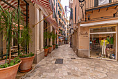 Blick auf Geschäfte und Architektur in Palma, Palma de Mallorca, Mallorca, Balearen, Spanien, Mittelmeer, Europa