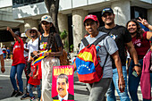 Abschluss des Wahlkampfes in Venezuela. Anhänger von Präsident Nicolas Maduro spazieren am letzten Tag des Wahlkampfes durch die Stadt Caracas. Die Präsidentschaftswahlen finden am Sonntag, dem 28. Juli, statt.