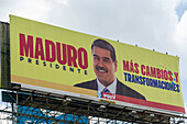 Plakatwände und Wandmalereien in den Straßen von Caracas, die für die Wahl von Präsident Nicolas Maduro in Venezuela werben