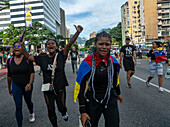 Protest der Bevölkerung Venezuelas gegen die gefälschten Präsidentschaftswahlen, aus denen Nicolas Maduro mit 51 % der Stimmen als Sieger hervorging.