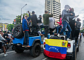 Protest der Bevölkerung Venezuelas gegen die gefälschten Präsidentschaftswahlen, aus denen Nicolas Maduro mit 51 % der Stimmen als Sieger hervorgegangen ist.