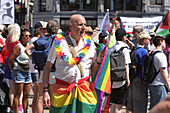 LGBTQ+ Aktivisten und Unterstützer nehmen am 20. Juli 2024 in Amsterdam, Niederlande, am Pride Walk teil. Die LGBTQ+-Gemeinschaft und ihre Unterstützer protestieren, um auf die Tatsache aufmerksam zu machen, dass LGBTQ+-Menschen weltweit diskriminiert und manchmal sogar verhaftet und strafrechtlich verfolgt werden. Weil sie so sind, wie sie sind.