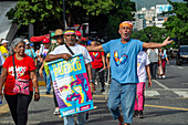 Abschluss des Wahlkampfes in Venezuela. Anhänger von Präsident Nicolas Maduro spazieren am letzten Tag des Wahlkampfes durch die Stadt Caracas. Die Präsidentschaftswahlen finden am Sonntag, den 28. Juli statt.