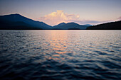 Whiteface Mountain und Lake Placid in der Abenddämmerung