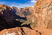 Felsformationen des Zion Canyon vom Zion Overlook aus gesehen