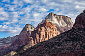 Klippen und Wolken im Zion-Nationalpark