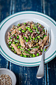 Wholemeal pasta with tuna, beans, peas and sultanas