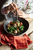 Spaghetti with meatballs, sun-dried tomatoes and spinach leaves