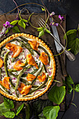 Tart with green asparagus, salmon and ricotta