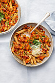 Pasta mit Veggie-Bolognese