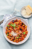 Linsen-Fusilli mit Ratatouille-Sugo