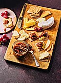 Cheese platter with fig chutney, crackers and grapes