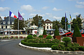 Kreisverkehr mit Denkmal in Cognac, Frankreich