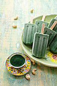 Spirulina popsicle with cashew nuts