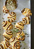 Herzhaftes Franzgebäck mit Steinpilzbutter