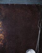 Barbecue grill surface with barbecue cutlery