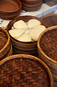 Bao Buns im Bambusdämpfer