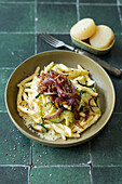 Pasta with courgette and hand cheese sauce