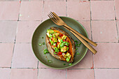 Stuffed sweet potatoes from the Airfryer with tomato and avocado salad