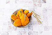 Chicken nuggets with nachos from the Airfryer