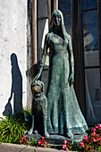 Statue of Liliana Crociati de Szaszak in her wedding dress with her dog, Sabu, Recoleta Cemetery, Buenos Aires, Argentina. Liliana died in an avalanche in Innsbrook, Austria at age 26.