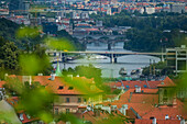 Blick auf die Prager Skyline und die Moldau vom Grande Classic Panorama aus