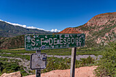 Sign at the San Francisco de Escoipe overlook in the Quebrada de Escoipe, Valle de Lerma near Salta, Argentina.