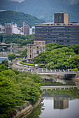 Stadtsilhouette, Motoyasu-Fluss mit A-Bombenkuppel, Hiroshima, Japan