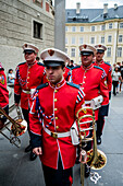 Musikkapelle bei einer Parade in der Prager Burg