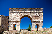 Explore the impressive Roman triumphal arch in Medinaceli, Soria, highlighting its historical significance and architectural beauty.