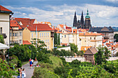 Blick auf die Prager Skyline und den Veitsdom vom Grande Classic Panorama aus