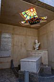 Mausoleum des ehemaligen argentinischen Präsidenten Paul Ricardo Alfonsin auf dem Friedhof von Recoleta, Buenos Aires, Argentinien