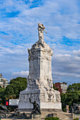 Das Spanierdenkmal an der Kreuzung von Sarmiento und Libertador in Palermo, Buenos Aires, Argentinien