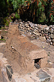 Ein traditioneller Lehmbackofen im Jardin Botánico de Altura bei Tilcara, Argentinien