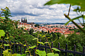 Blick auf die Prager Skyline und den Veitsdom vom Grande Classic Panorama aus