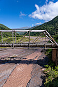 Viejo Puente de Mal Paso oder die alte Mal Paso Brücke über den Rio Escoipe im Valle de Lerma in der Nähe von Salta, Argentinien