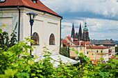 Blick auf die Prager Skyline und den Veitsdom aus dem Grande Classic Panorama