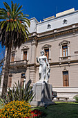 Die Friedensstatue von Lola Mora vor dem Regierungspalast von Jujuy in San Salvador de Jujuy, Argentinien