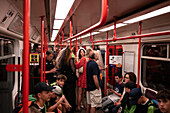 Innenraum eines Prager U-Bahn-Waggons