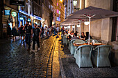 Die Straßen von Prag bei Nacht