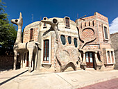 Das einzigartige Atelier und Haus des Keramikmeisters Manuel Cruz, bekannt als der Gaudí von Cafayate. Cafayate, Argentinien