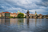 Moldau und Skyline, Prag