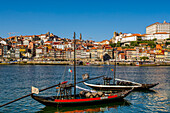 Rabelo-Boote auf dem Douro-Fluss, UNESCO-Welterbe, Porto, Norte, Portugal, Europa