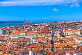 Santa Justa-Aufzug und die Dächer der Stadt, Lissabon, Portugal, Europa