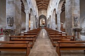 Central nave, Cathedral of Santa Maria Assunta, Teramo, Abruzzo, Italy, Europe