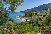 Blick auf das Meer und den Strand von Koinyra, Thassos, Ägäisches Meer, Griechische Inseln, Griechenland, Europa